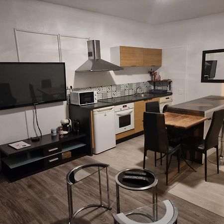Gite Pour Professionnels En Deplacement - Centre Ville - Parking Gratuit Bellac Eksteriør bilde