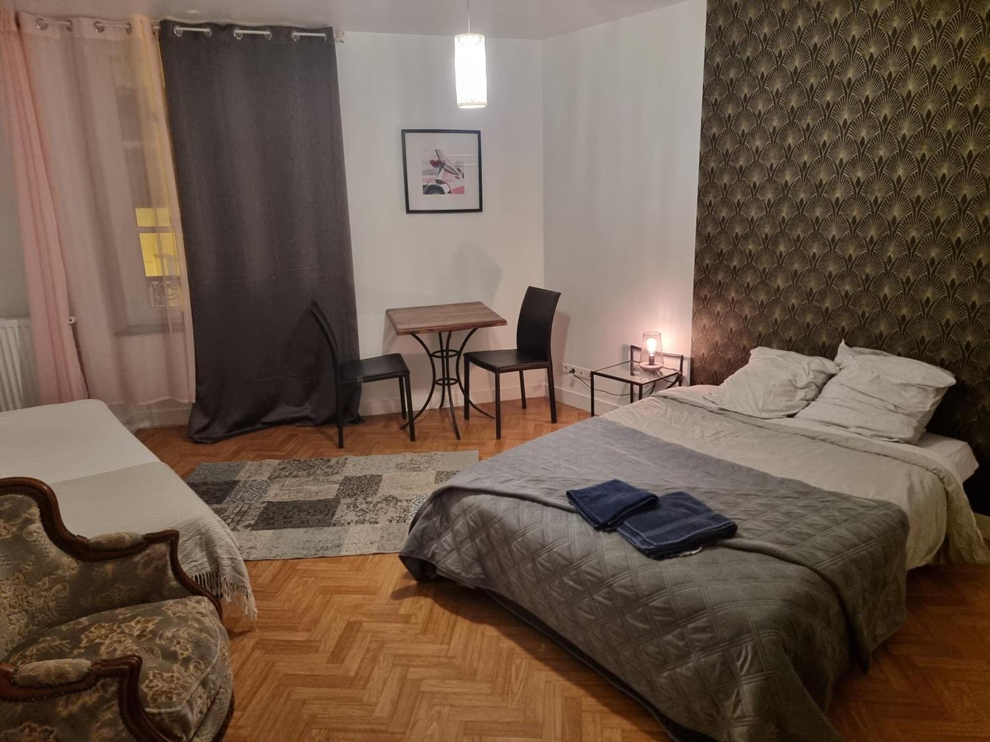 Gite Pour Professionnels En Deplacement - Centre Ville - Parking Gratuit Bellac Eksteriør bilde